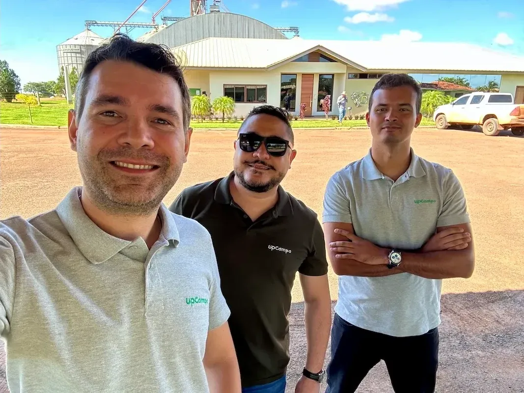 Equipe da upCampo em visita a uma fazenda