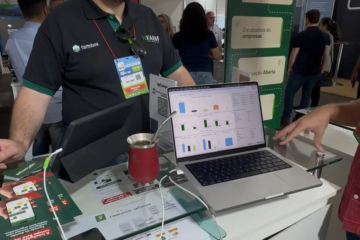 Notebook con el panel de upCampo abierto durante Agrishow 2025