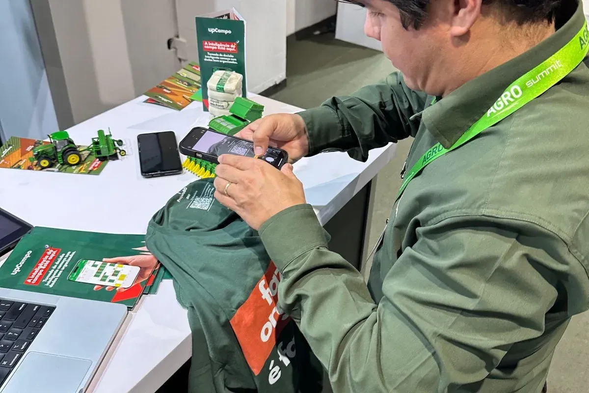 Preparación de los materiales de upCampo antes de la apertura del Agro Summit