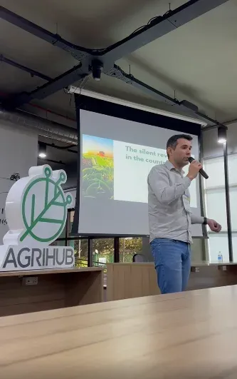 Apresentação da upCampo para comitiva internacional no AgriHub