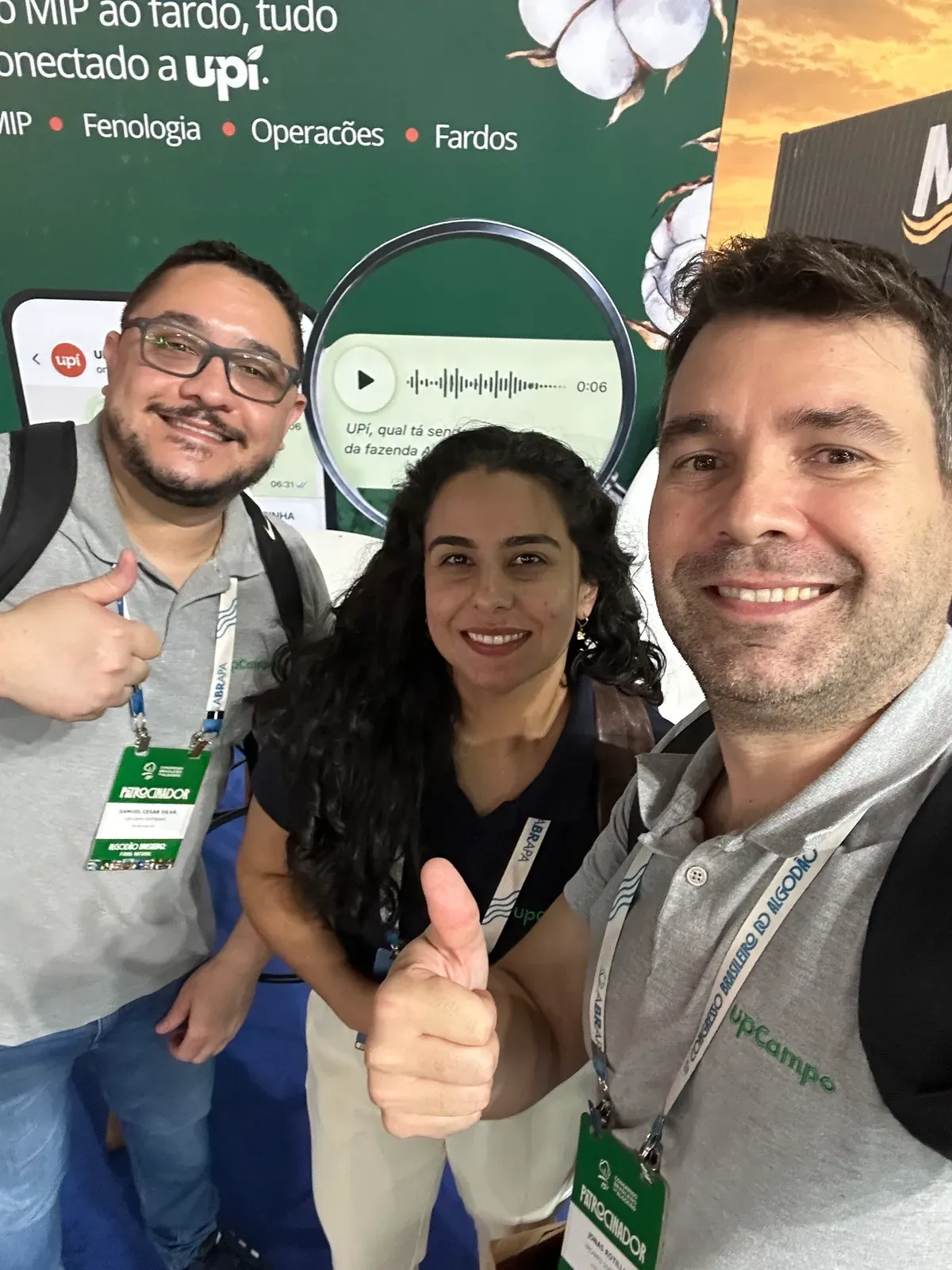 Equipe da upCampo no estande do 15º Congresso Brasileiro do Algodão