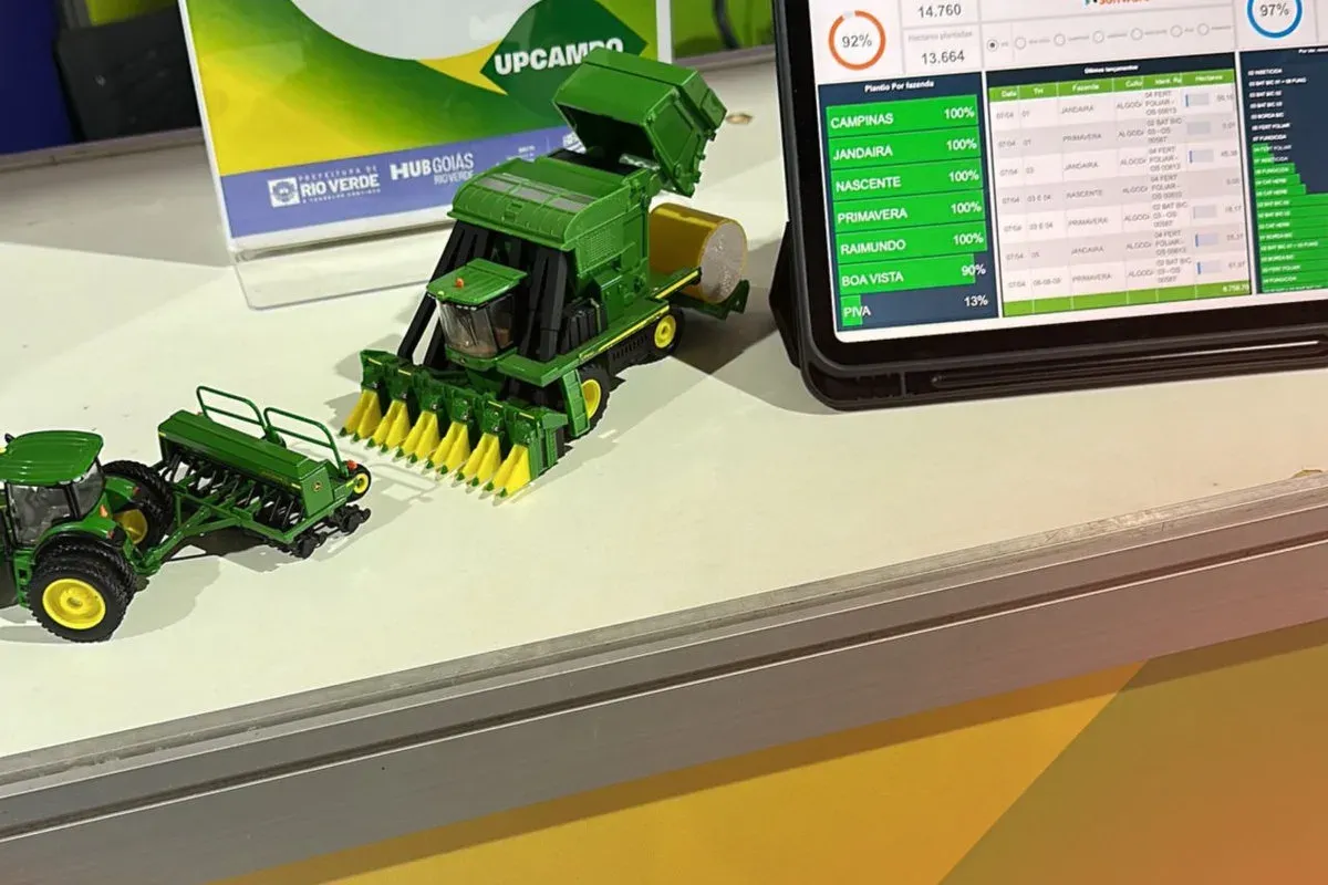 Stand de upCampo en la TecnoShow Comigo, en Rio Verde, con el sistema en tabletas